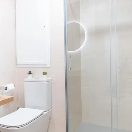 Lejlighed Downtown 3 Bedrooms, 2 Bathrooms, Wifi